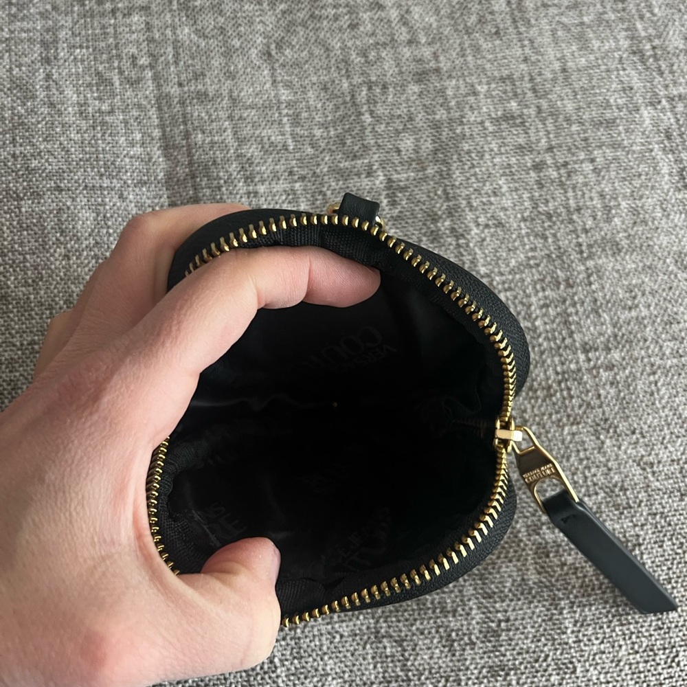 🗽Versace Jeans Couture Structured Heart Pouch - Picture 4 of 4